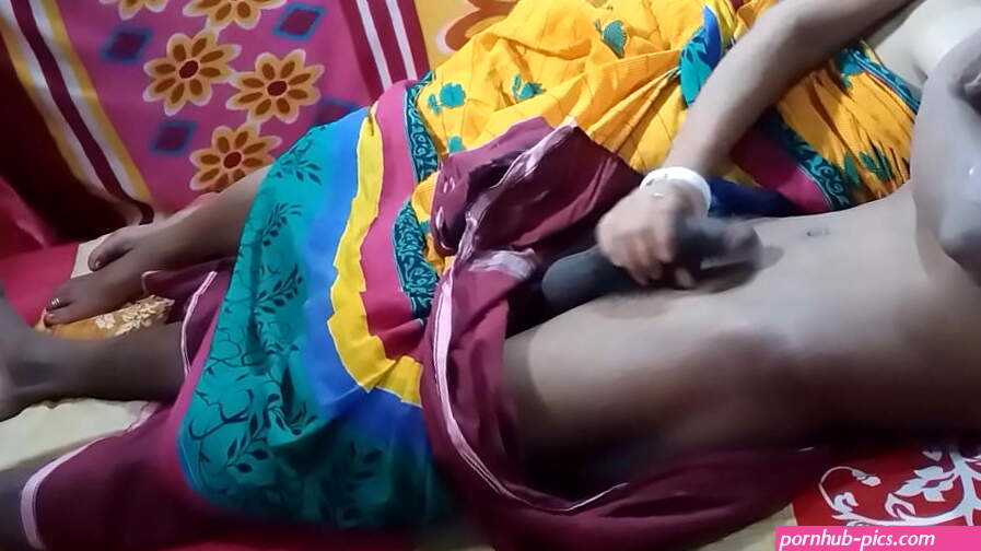 Indian Desi Saree Bhabi Handjob and Rought Fuck