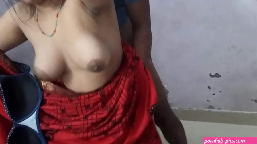 Indian Desi aunty closeup fuck in sexy red saree. Indian Desi Bhabhi Saree sex.