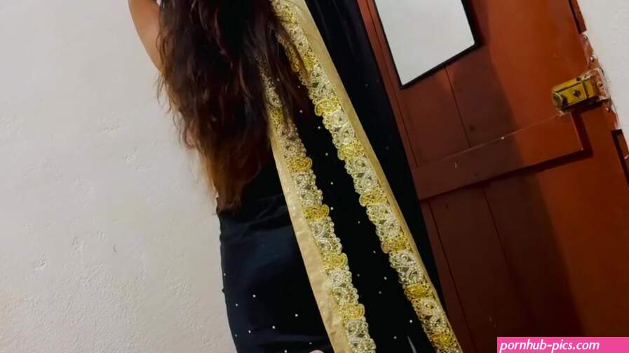 Hot saree girl blowjob