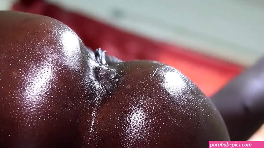 EBONY SLUT LOVES DEEP ANAL STROKES BEGGS CUNT INSIDE ASS