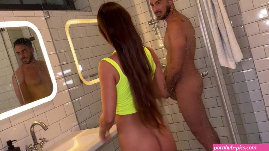 Caught fucking Amirah Adara and making her squirt backstage Porn Videos