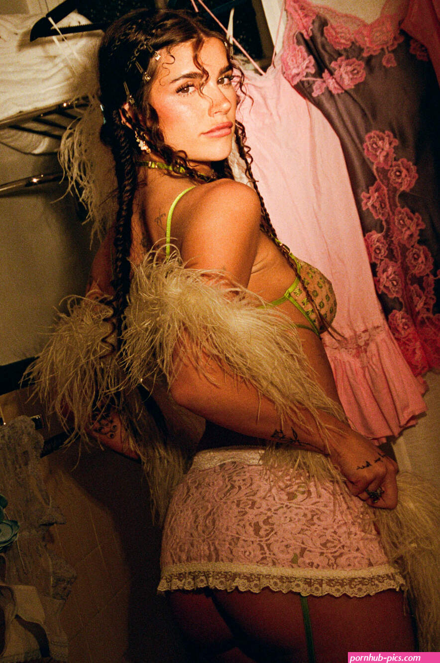 Ari Kytsya Nude in Celluloid Fantasy