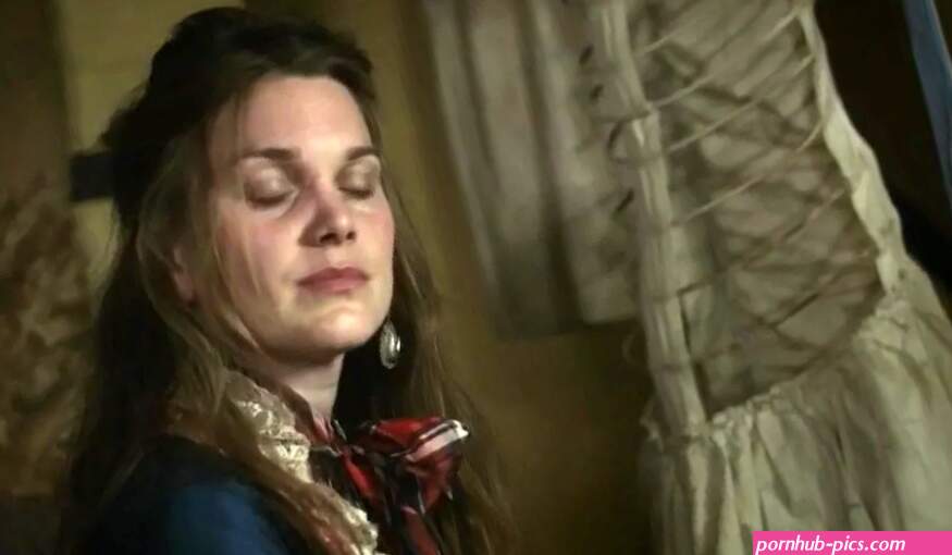 Hot Chamber Pot Pee Scene