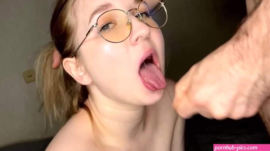 HARD FUCKING WITH GIRLFRIEND AND FILLING HER MOUTH WITH CUM