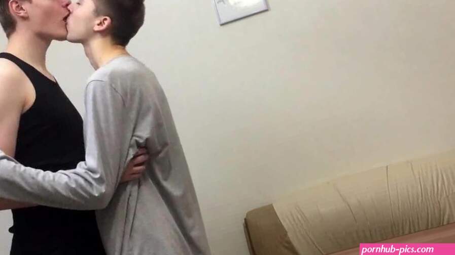 Couple top baise: Older brother fuck younger