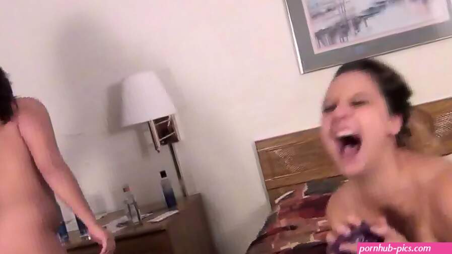 Real Iowa Girls Going Down On Eachother While Drunk