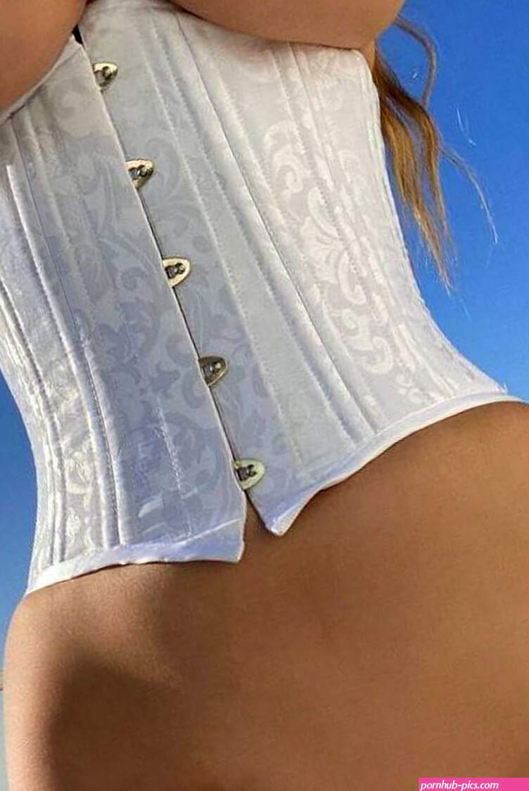 Fantastic boobs and ass in a sexy naked photoshoot