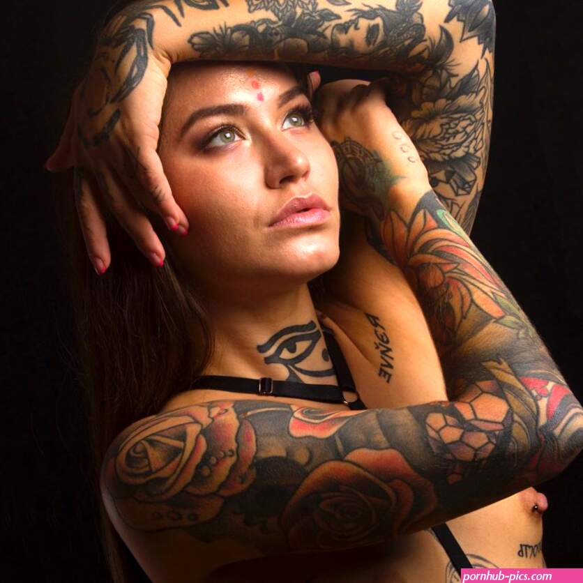 INKED PORNO BABE MARI GALORE is in da house!