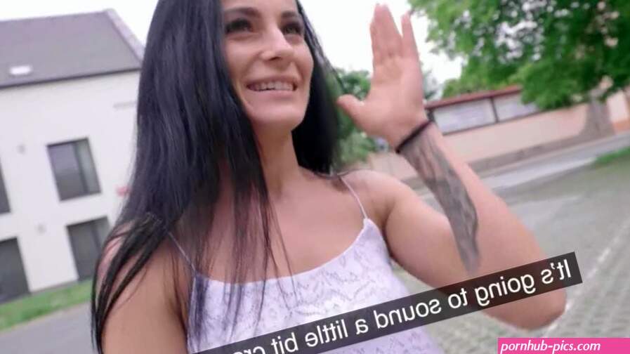 Lexi Dona viene scopata in pubblico per soldi