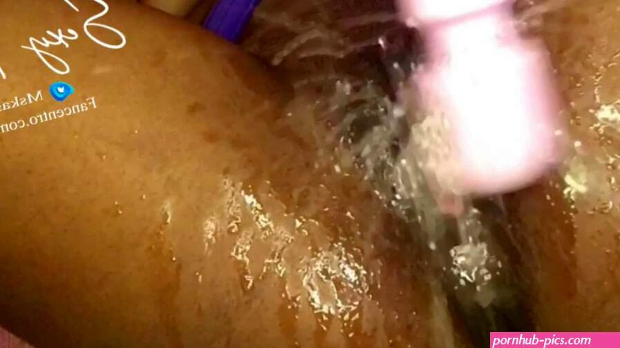 Ebony Teen Squirting Wet Pussy