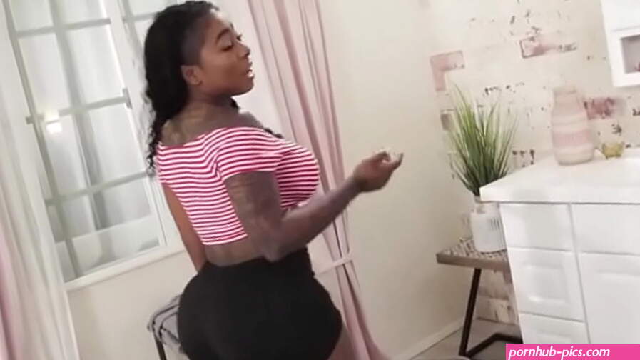 Curvy Ebony Step-aunt Wanna Get Hard Fucked By Step-Nephew