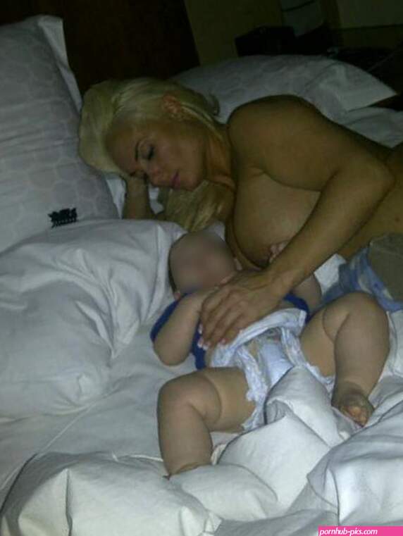 Nicole Coco Austin Nude With A Baby In Bed