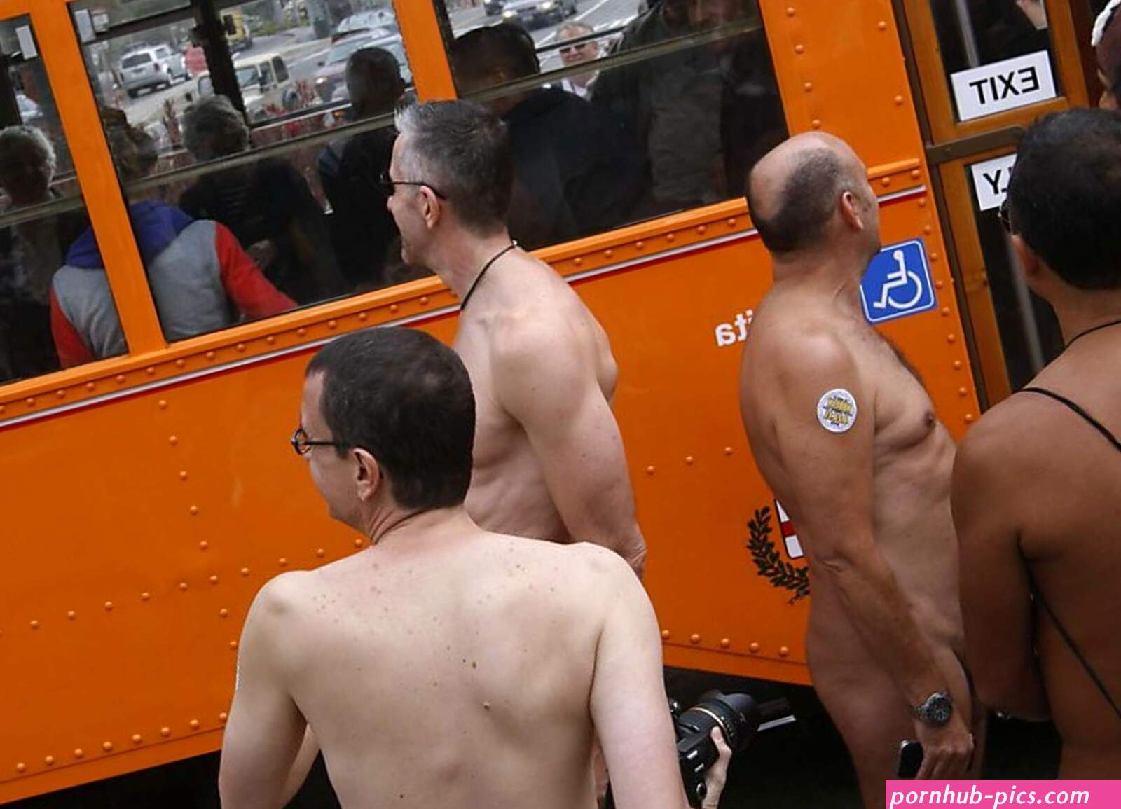 Old nudists struggling to recruit nakedness-averse millennials
