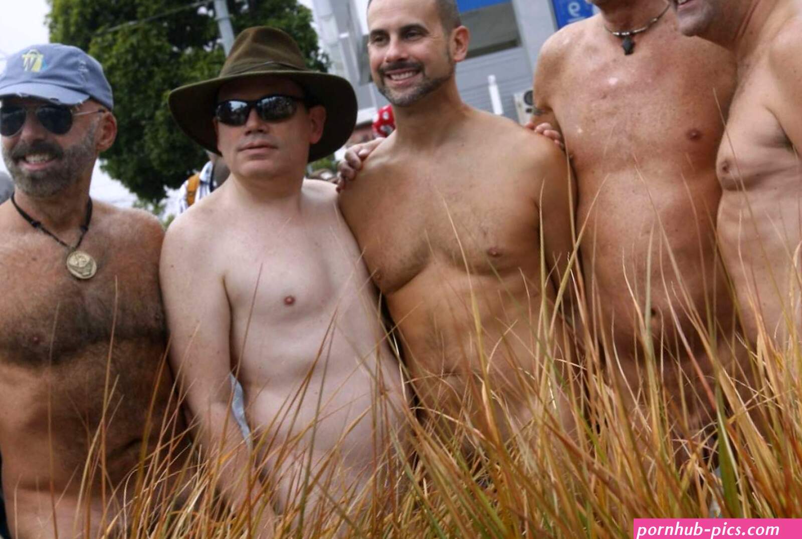 Old nudists struggling to recruit nakedness-averse millennials