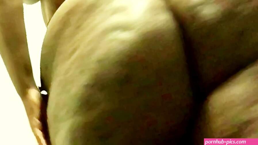 A Shy Plus-size Ebony Sista Strips down Naked and Masturbates in a Public R