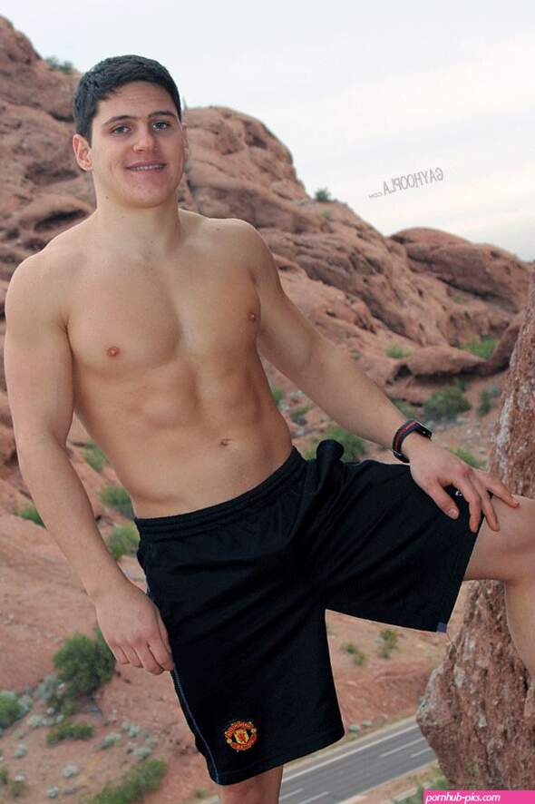 Brett Cady Jerks Off OUTSIDE by Gayhoopla