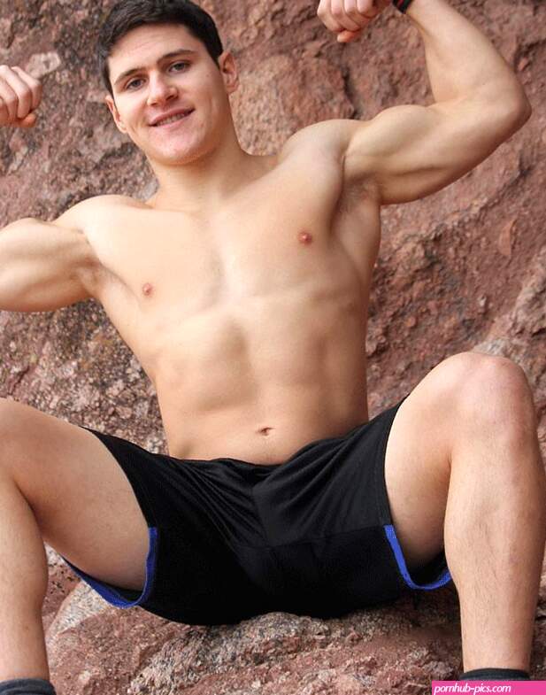 Brett Cady Jerks Off OUTSIDE by Gayhoopla