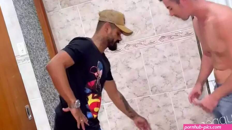 The gifted delivery man angrily fucked me after the beef. Ferative1