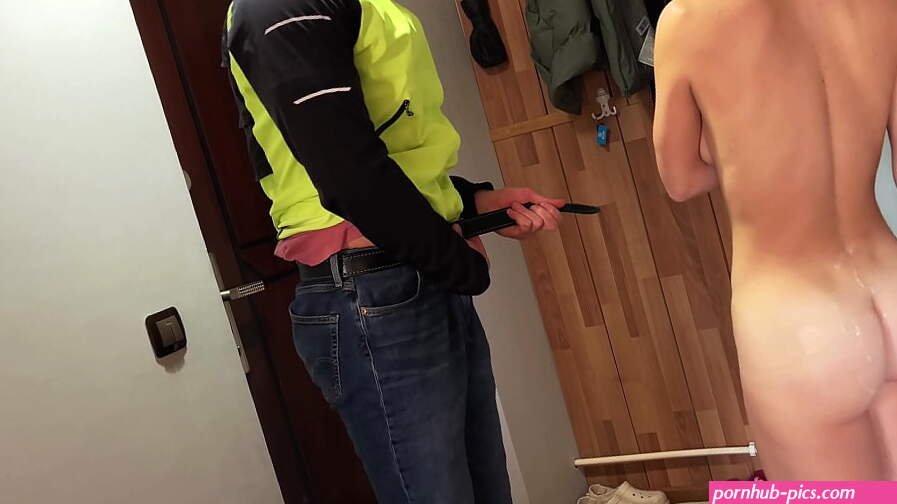 Delivery guy fucks me and cum on my back