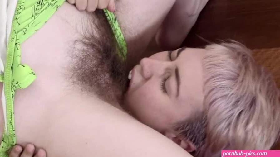 Hairy lesbian chicks love cunnilingus and rimming