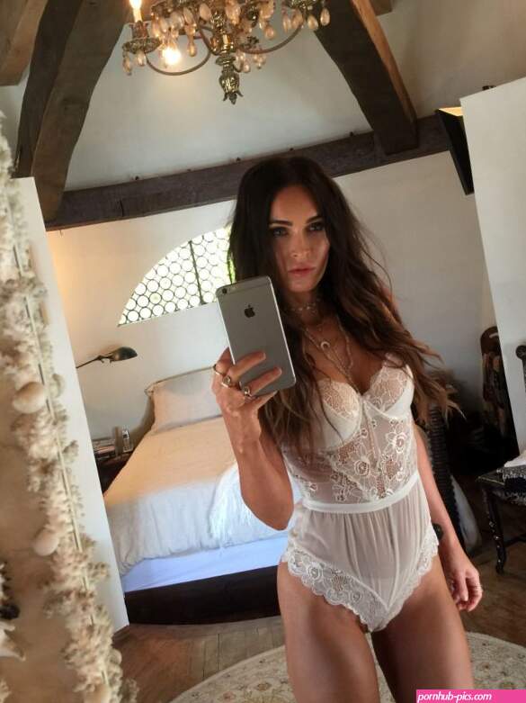 Megan Fox Pussy Slip of the Day