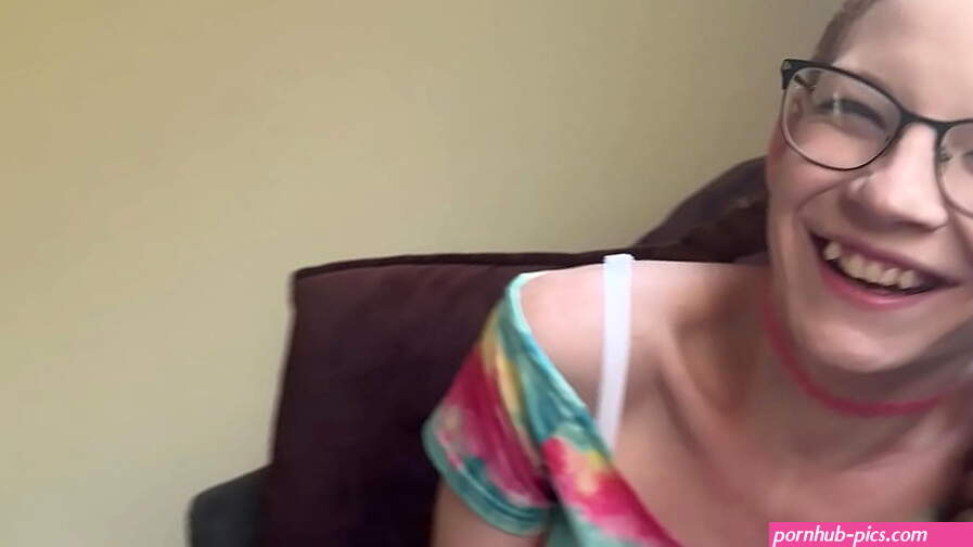 Nerdy Teen Step Sister Is Horny Amy Quinn