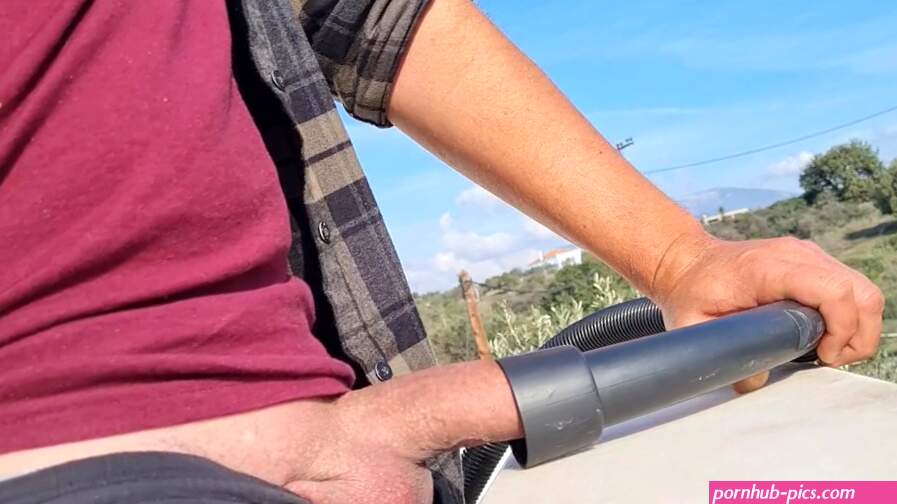 When my girlfriend doesnt feel like sucking my dick the vacuum cleaner gives a great blowjob