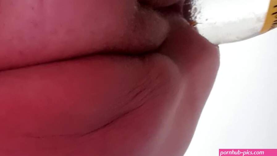 BBWFISTSLUT extreme anal bottle insertion
