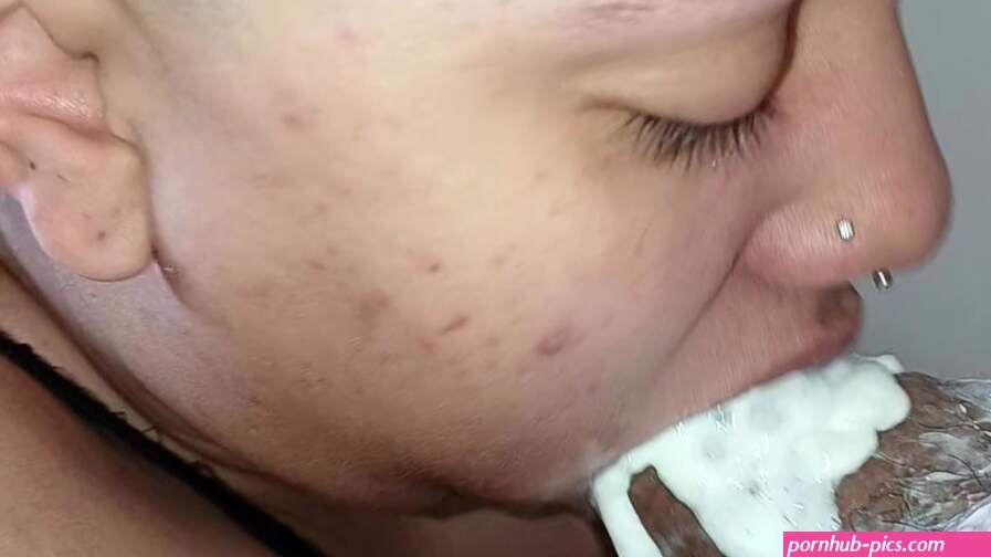 I work my head in 360 until the creampie comes out foaming from the dick i doesnt stop licking