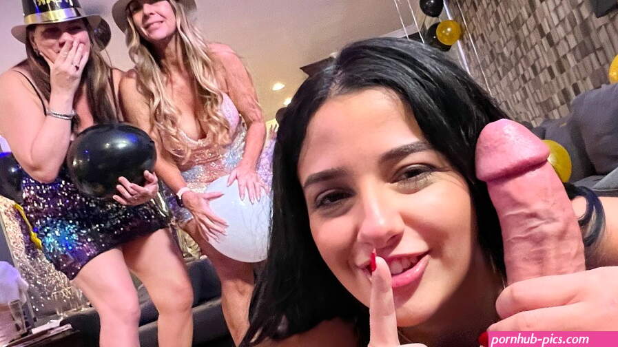 Unforgettable fucking on New Years Eve with a beautiful girl