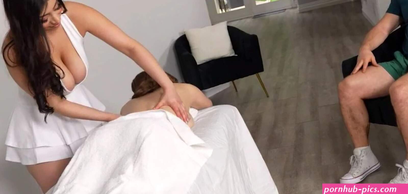 Big Tit Masseuse Gets BUSTED Fucking Her Client