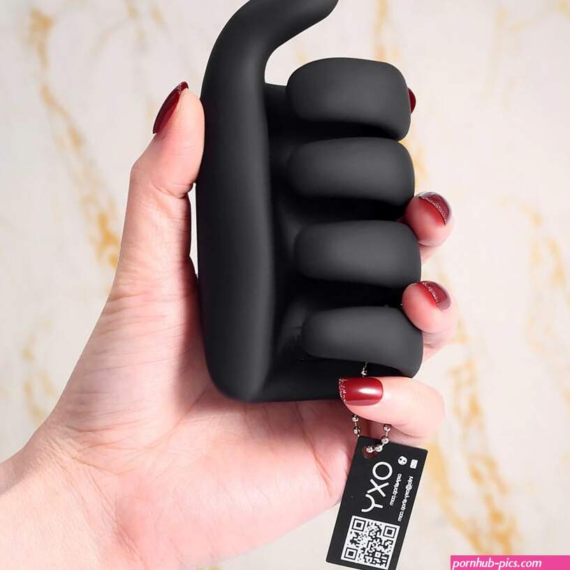 GripWave Vibrating Masturbation Hand