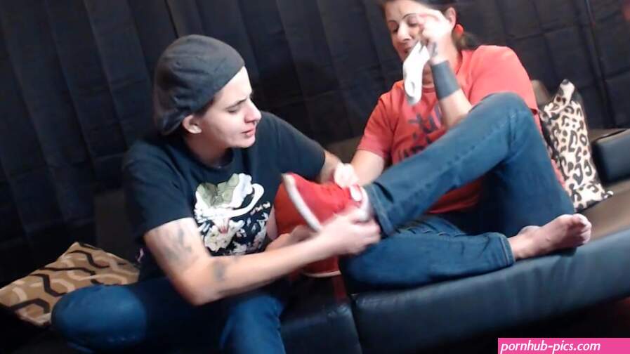 Lesbian Sneakers Socks Foot Smelling Itching