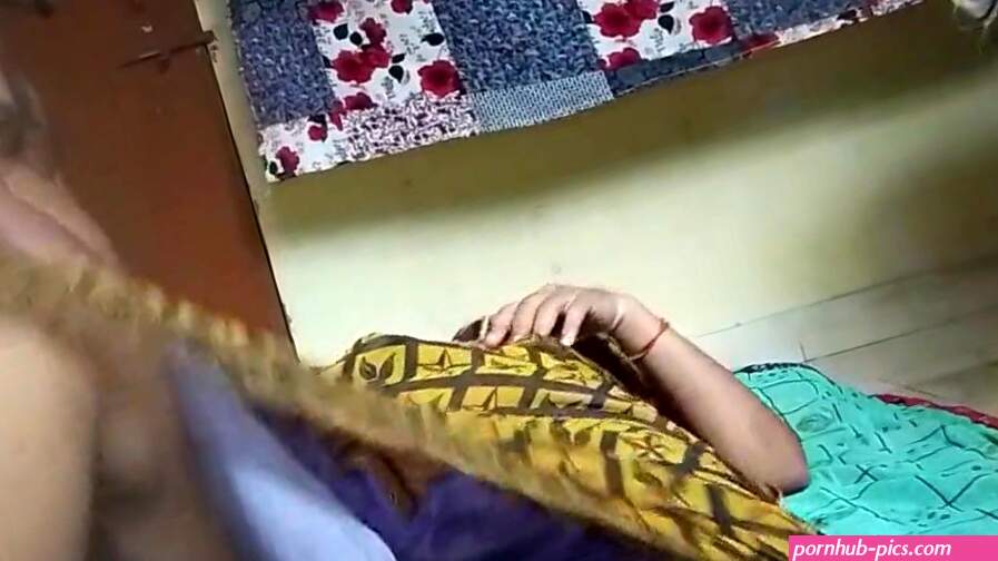 Desi Marathi aunty fucking in saree with boyfriend watch online