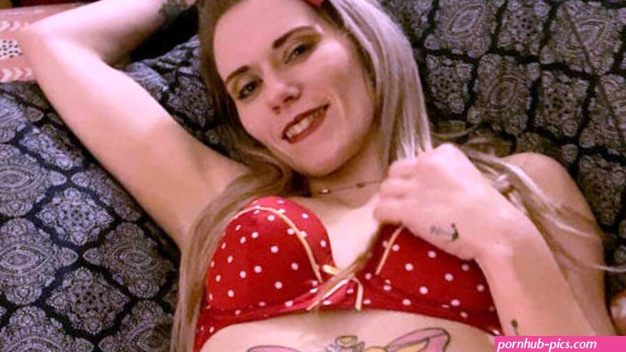 Accidental Cream Pie for Amatuer Petite MILF Squirts on Big Cock then Gets Creampie Suprise!