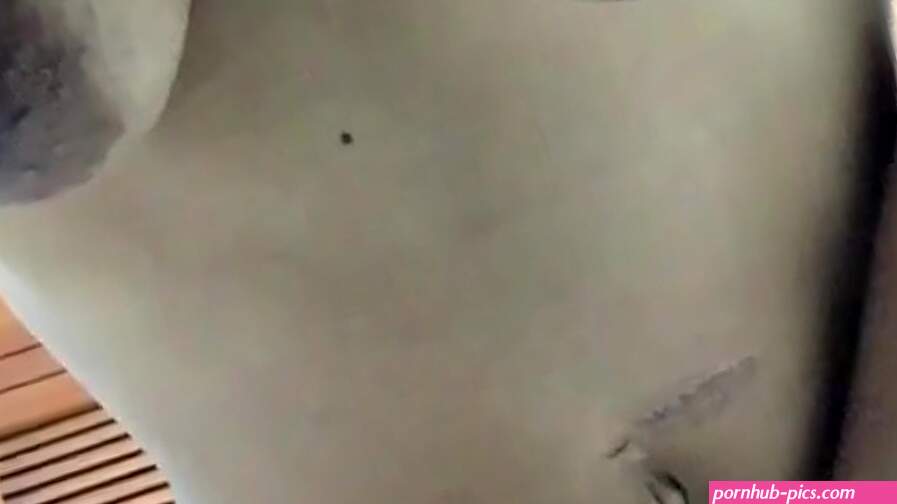 My wife sends me a video of herself masturbating. Porn Videos