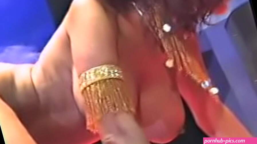 nude bellyDance bodacious Arab Brunette Festival Internacional de Cine erotico de Barcelona