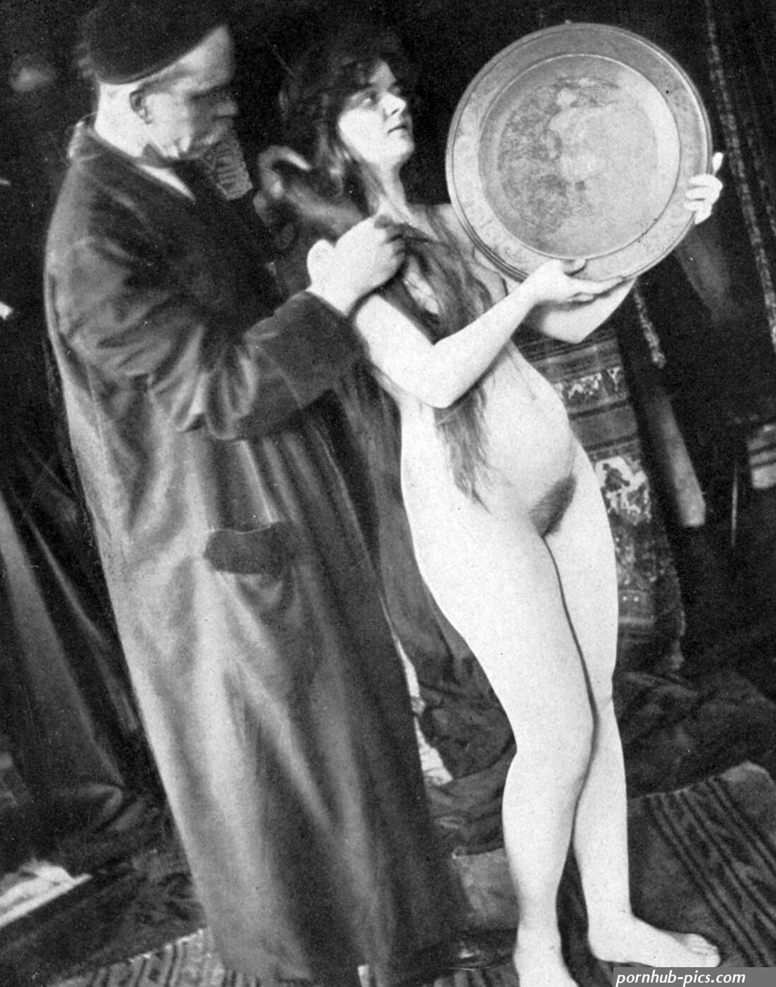 File:Artist and nude model by Robert Wilson Shufeldt 10.jpg