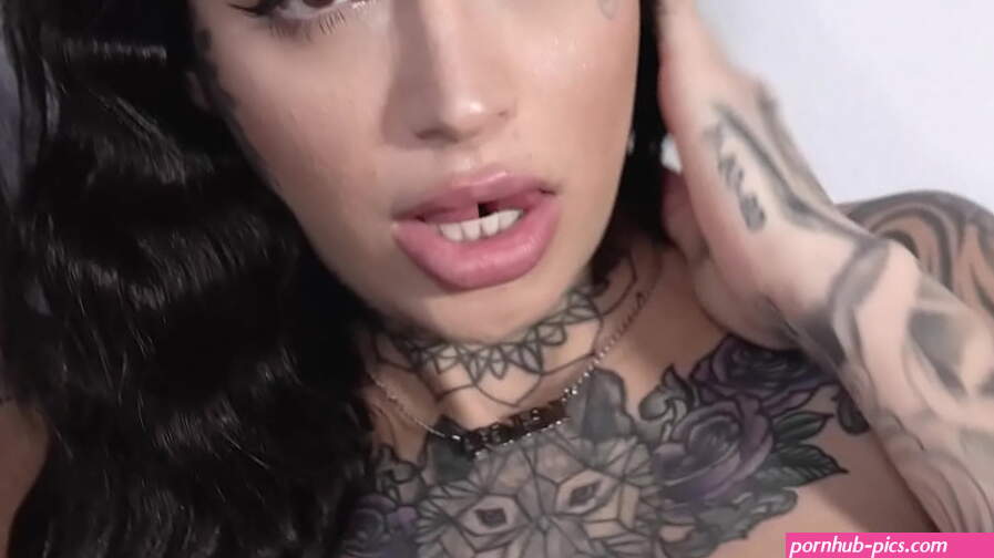 Tattooed beauty leigh raven uses her split tongue to lick Michael Vegas anus