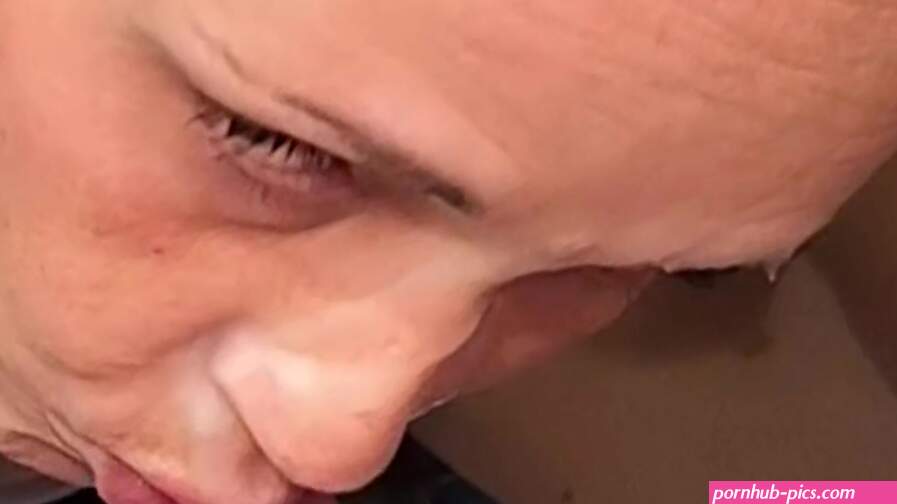 CLOSE UP POV BLOWJOB AND FACIALZoe Max