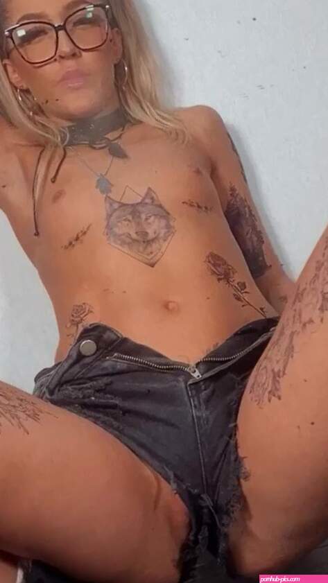 Rhiannon Ryder Armys Video on X