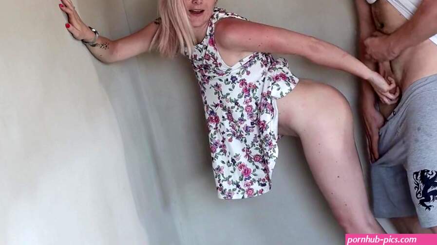 Girl with Gorgeous Ass is Quickly Fucked by a horny Stranger ! free