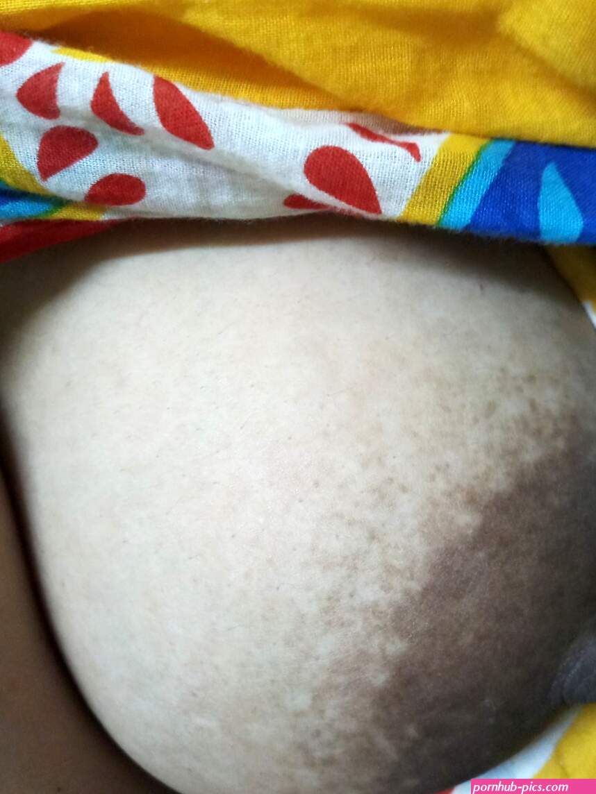 Bengali wife Sumi nude boobs in saree