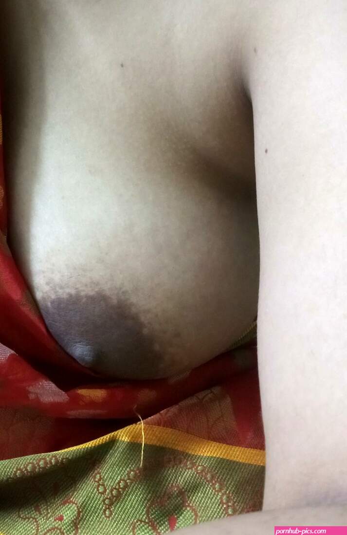 Bengali wife Sumi nude boobs in saree