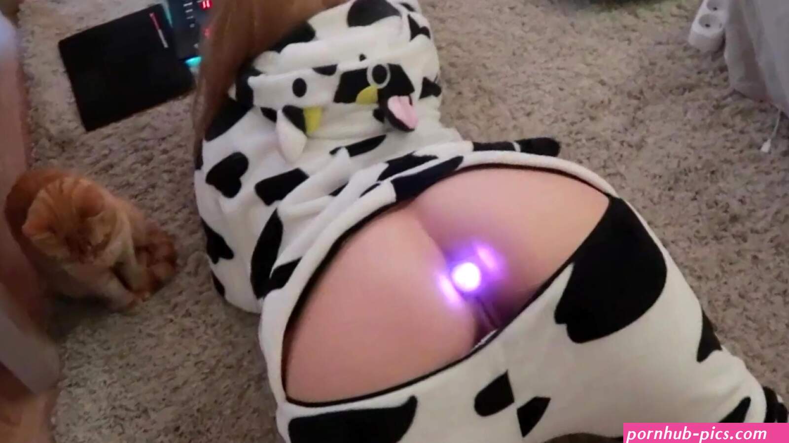A girl with a glowing anal toy loves anal sex