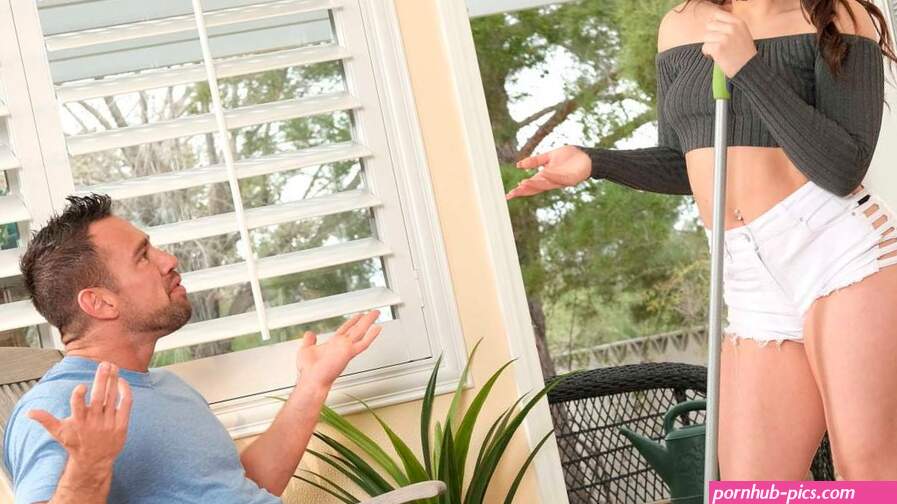 Cheating Wife Kimber Woods Fucks Her Big-Ass Loving Neighbor