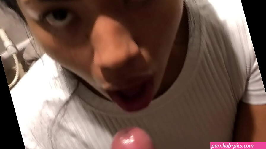 Blowjob in my best friends bathroom -amateur couple- nysdel
