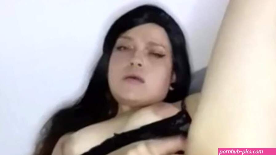 Gostosa brincando com seu dildo