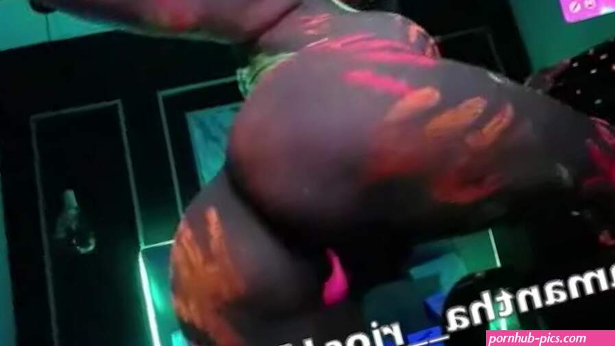 Hermosa modelo webcam hace show de dildo neon twitter