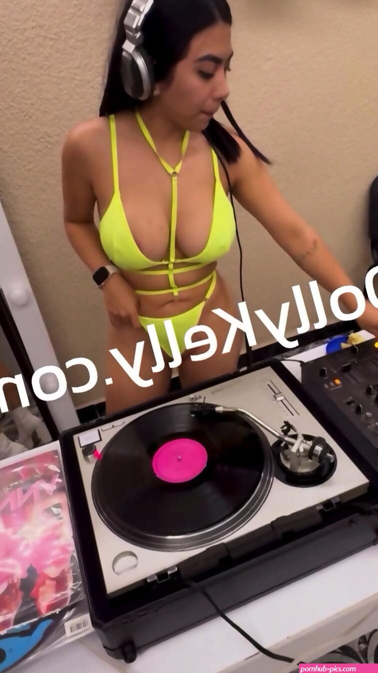 Teen Latina Dj